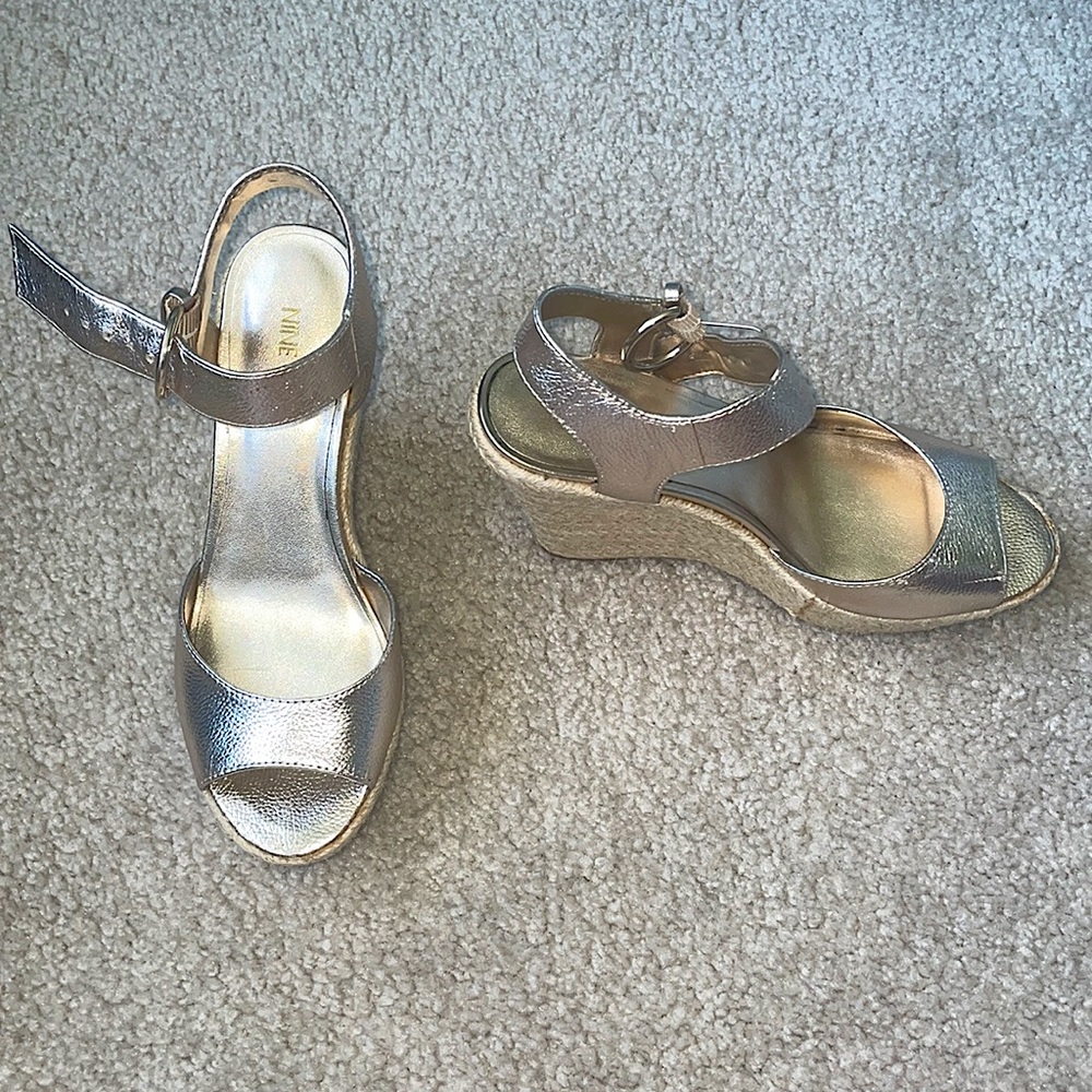 Nine West gold espadrille high platform wedges! Worn only twice! Size 7 1/2.